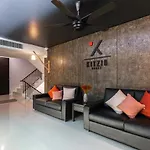 Kitzio House Hotel Huai Kwang