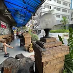 Thaiphiphat House