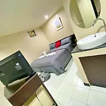 Cheqinn Hostel - Sukhumvit 4 Nana Plaza