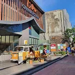 Chinatown Watmungkorn Mrt Yaowaraj Bangkok