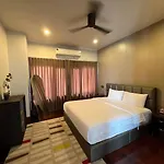 Thong Lo Private Pool Villa In The Center Of Bangkok