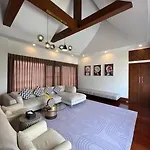 Thong Lo Private Pool Villa In The Center Of Bangkok