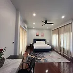 Thong Lo Private Pool Villa In The Center Of Bangkok