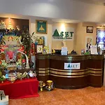S.E.T Thanmongkol Residence