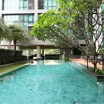 Luxurious In Prime Area Bangkok