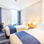 Holiday Inn Express Bangkok Soi Soonvijai By Ihg