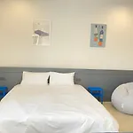Pier 808 Hostel