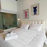 Mr Black & Ms White -Self Check In Accommodation