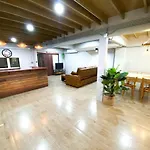 3Br Entire House Next To Skytrain