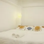 Secret House In China Town 2Br. Rare Find