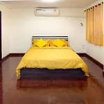 Private House 3 Suite Beds + Double Beds In Heart Of Phromphong