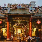 Hidden Gems In China Town, 2Br