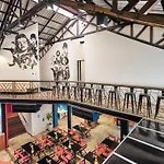 Prince Theatre Heritage Stay Hostel - Silom