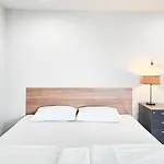 Freesia Bangphi Guest House