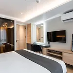 Destiny63 Ekamai Apartment