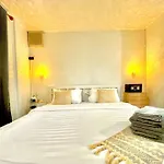 Getaway Villa Bangkok - 4 Bedroom,6 Beds And 5 Bathroom