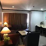 Omnitower Two Bedroom Cozy Apartment