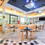 Super Oyo 426 All Day Hostel At Sukhmvit