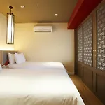 The Quarter Hualamphong By Uhg