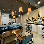 Ekanek Hostel (Adults Only)
