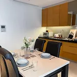 Extravagant Apt 65 Sqm 1Br - Ultra Fast Wifi - Silom