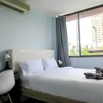 420 Hostel - Ekkamai Buds & Beds