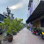 Bangkok Neighborhood Hostel