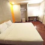 Go Inn Silom - Bts Saint Louis โกอินน์ สีลม - สถานีรถไฟฟ้าเซนต์หลุยส์ X