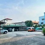 Pa Chalermchai Guesthouse