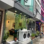 8 Hotel & Cafe