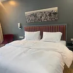 8 Hotel & Cafe