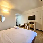Crown Bts Nana Hotel