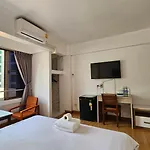 Crown Bts Nana Hotel