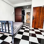 Noir Cafe And Hostel Chinatown Bangkok