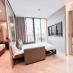 The Quarter Ploenchit By Uhg