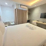 Prom Hotel