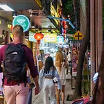 Banthat Thong Hostel