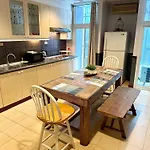 Samsen Suites Spacious 2Br Contemporary Thai Style
