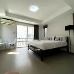 X Mitr Inn The Grand Palace Bangkok - Mrt Samyot Station