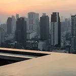 Infinity Pool And Sky View In Ekkamai