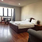Omni Tower Cozy Apartments By Direct Rooms
