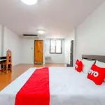 Oyo 935 The Palm Apartment