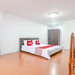 Oyo 935 The Palm Apartment
