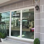Hoppers Place Donmuang Hostel