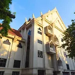 Hoppers Place Donmuang Hostel