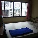 A2Z Guesthouse And Bar