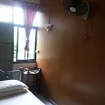 A2Z Guesthouse And Bar
