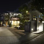 Uncle Loy\'S Boutique House