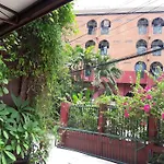Baankhunmae Apartment