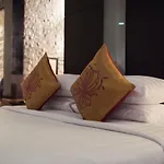 Bangkok Natural Spa Resort And Suite